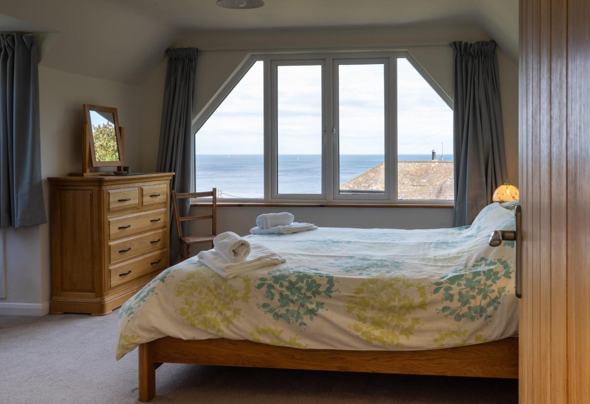 Spinnaker Cadgwith Holiday Home ภายนอก รูปภาพ