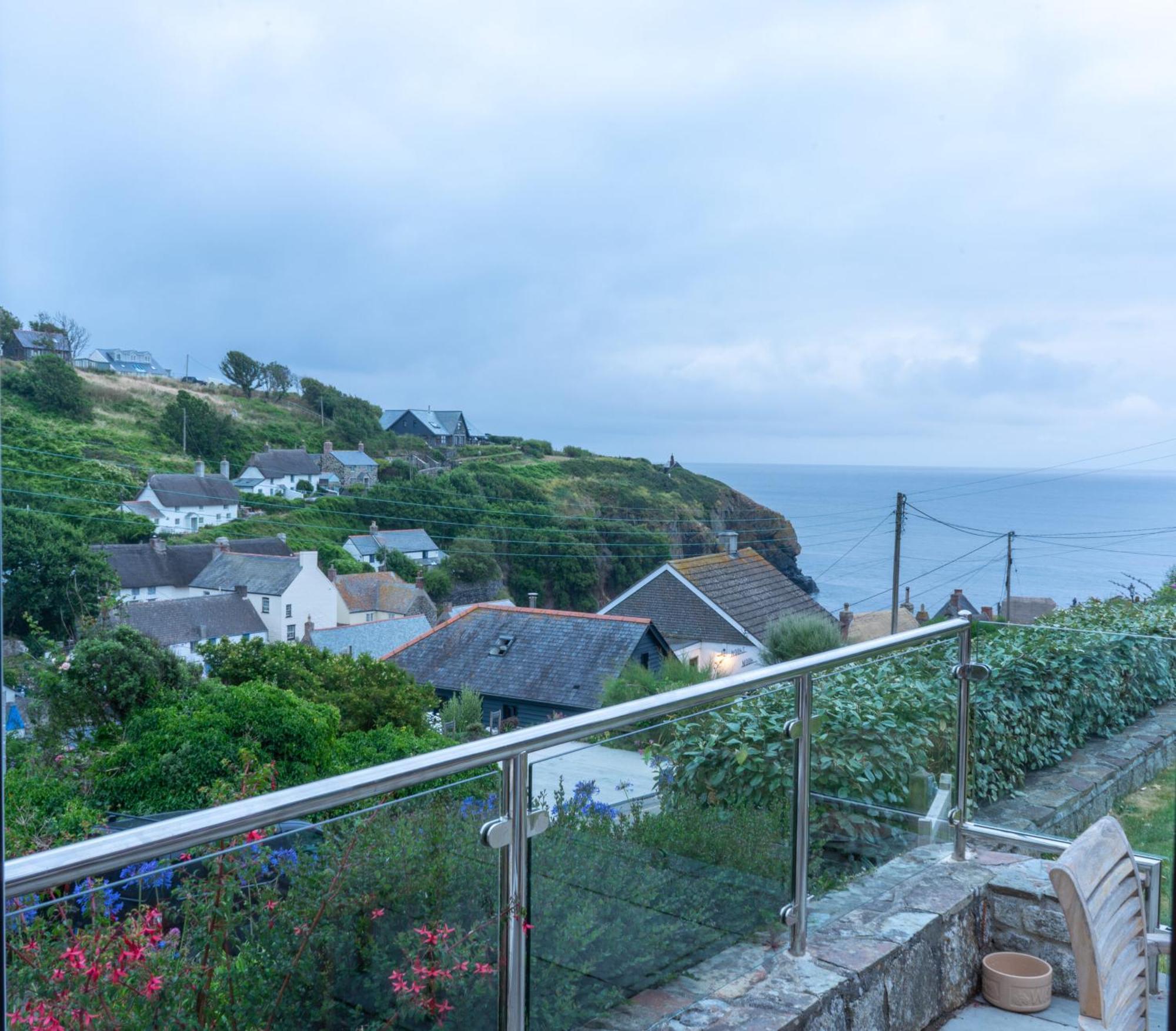 Spinnaker Cadgwith Holiday Home ภายนอก รูปภาพ